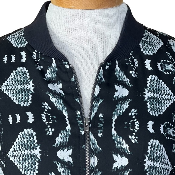 WII By Walter Baker Reptile Print Bomber Zip Front Jacket Small EUC - Picture 2 of 13